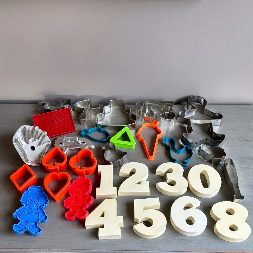 Large Lot of 30 VTG Cookie Cutters Baking Play-Doh Cake Hand Numbers Flag Duck